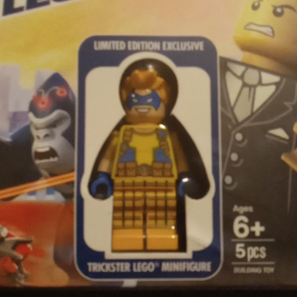 DC COMICS Justice League movie with limited edition Lego man - Picture 2 of 4